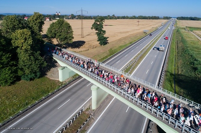 Dron nad pielgrzmką