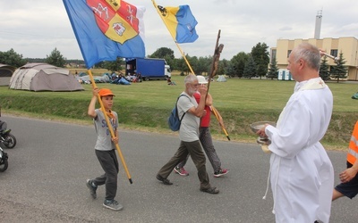 Wejście do Lasowic Wielkich