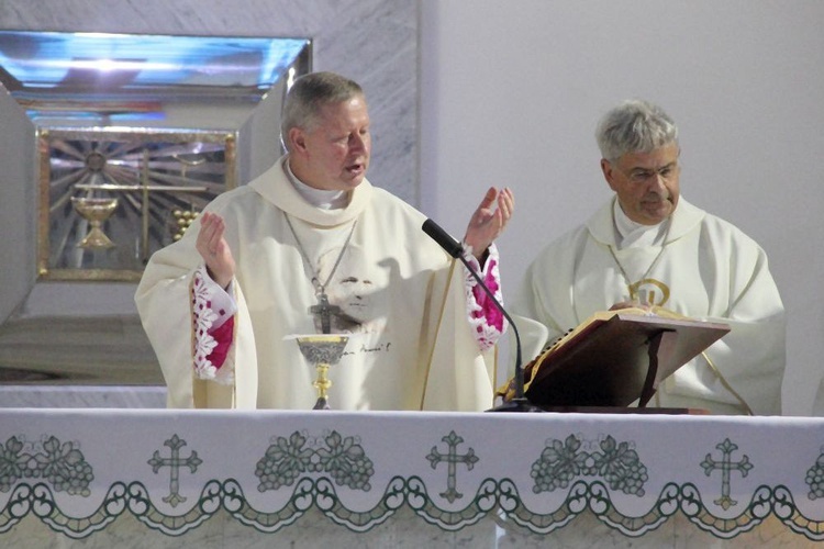 Przekazanie pamiątek po bp. Splettcie