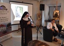 Promocja książki o mniszkach kapucynkach