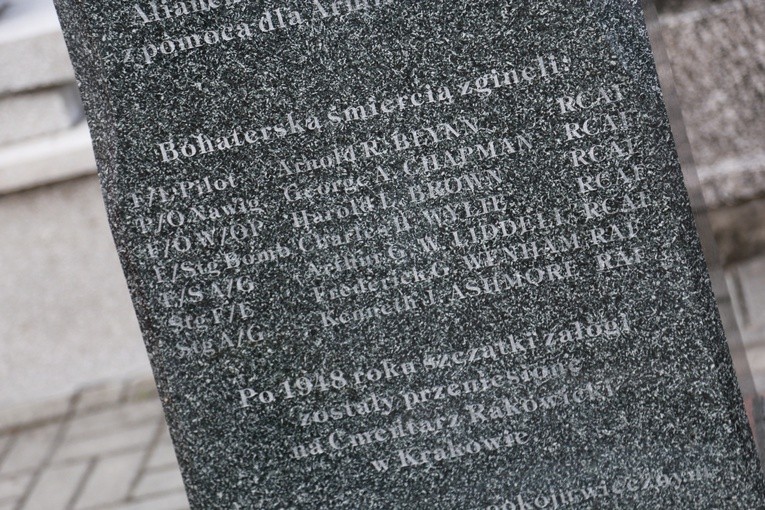 Lecieli pomóc Warszawie
