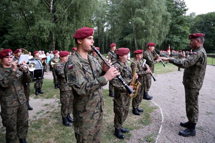 Capstrzyk przy kopcu Piłsudskiego