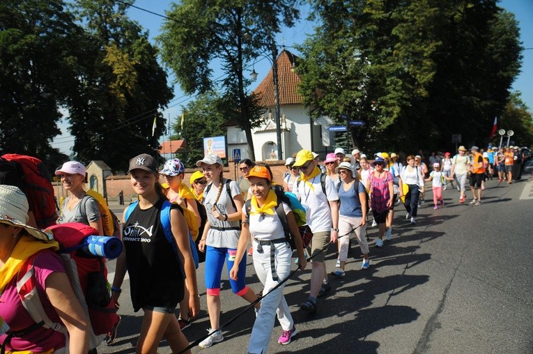 Gdowianie idą do Matki