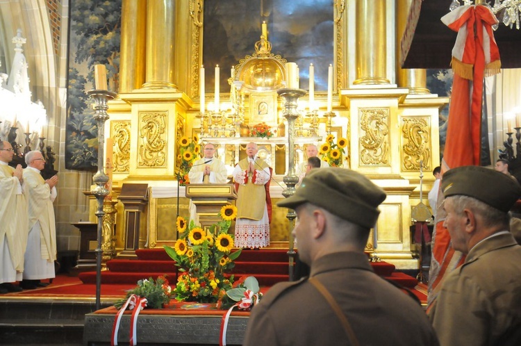 Uczestnicy 52. Marszu Szlakiem I Kompanii Kadrowej na Wawelu