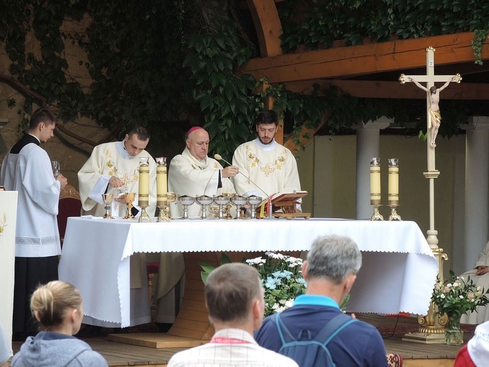 26. Piesza Pielgrzymka Bielsko-Żywiecka na Jasną Górę - Msza św. w Hałcnowie