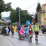 Skawinianie wraz z wojewodą idą na Jasną Górę.