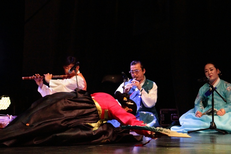 Spektakl "Tańce tysiące i jednej nocy" na Rynku Głównym