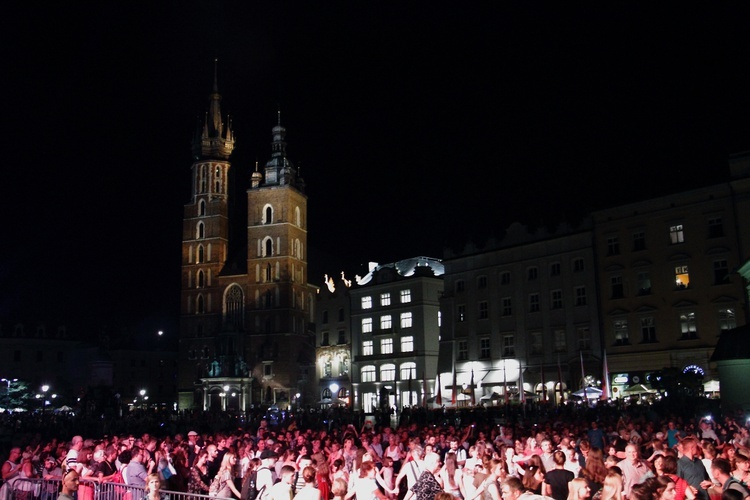 Spektakl "Tańce tysiące i jednej nocy" na Rynku Głównym