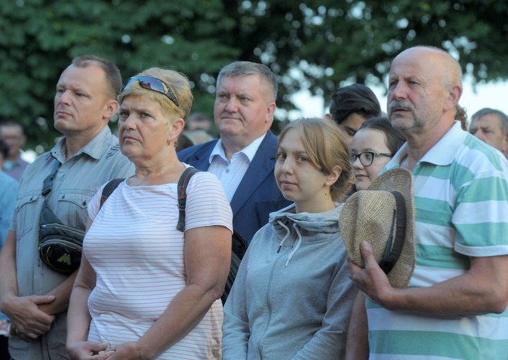 Wyjście pielgrzymki w obiektywie Jana Waćkowskiego