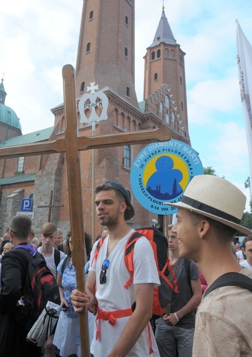 Wyjście pielgrzymki w obiektywie Jana Waćkowskiego