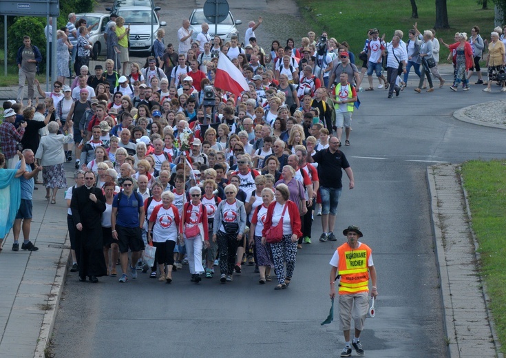 Wyjście pielgrzymki w obiektywie Jana Waćkowskiego