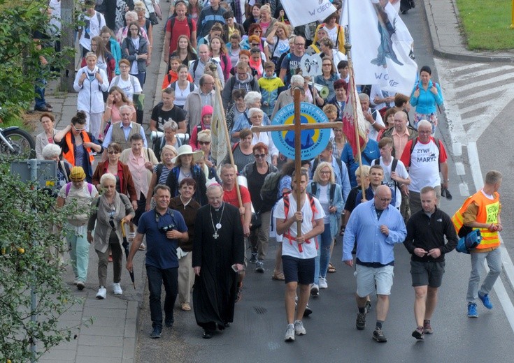 Wyjście pielgrzymki w obiektywie Jana Waćkowskiego