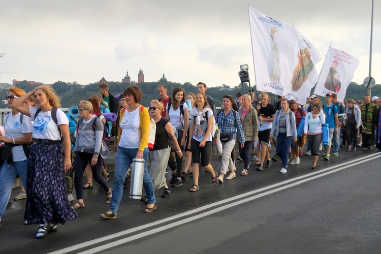 Wyjście pielgrzymki w obiektywie Jana Waćkowskiego