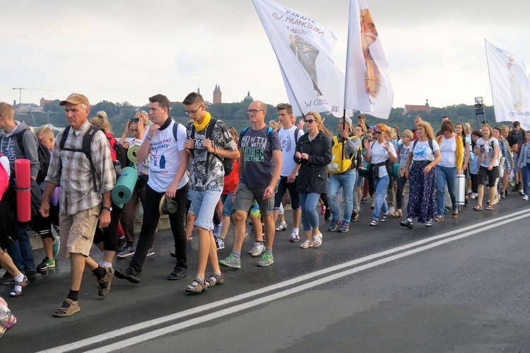 Wyjście pielgrzymki w obiektywie Jana Waćkowskiego