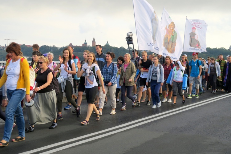 Wyjście pielgrzymki w obiektywie Jana Waćkowskiego