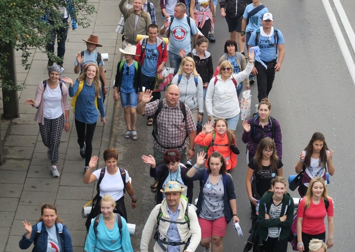 Wyjście pielgrzymki w obiektywie Jana Waćkowskiego