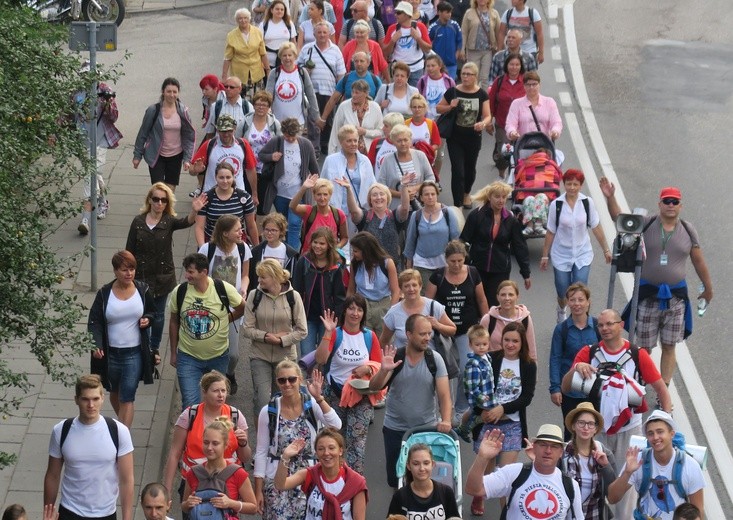 Wyjście pielgrzymki w obiektywie Jana Waćkowskiego