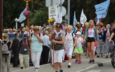 Tegoroczni pielgrzymi pożegnali Cieszyn. Przed nimi ponad 160 kilometrów i 6 dni modlitwy...