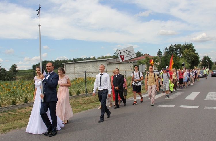 "Siedemnastki" w Lewiczynie. Pielgrzymkowy ślub