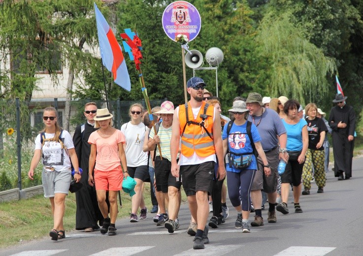"Siedemnastki" w Lewiczynie. Pielgrzymkowy ślub
