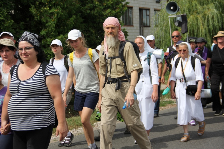 "Siedemnastki" w Lewiczynie. Pielgrzymkowy ślub