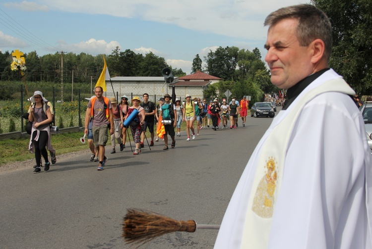 "Siedemnastki" w Lewiczynie. Pielgrzymkowy ślub