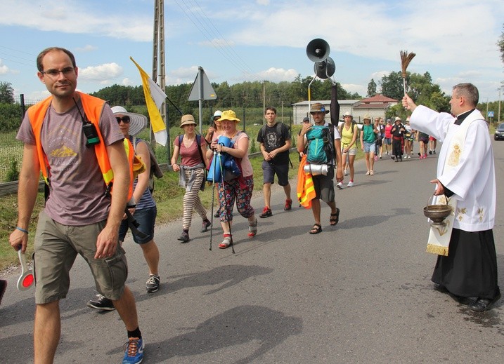 "Siedemnastki" w Lewiczynie. Pielgrzymkowy ślub