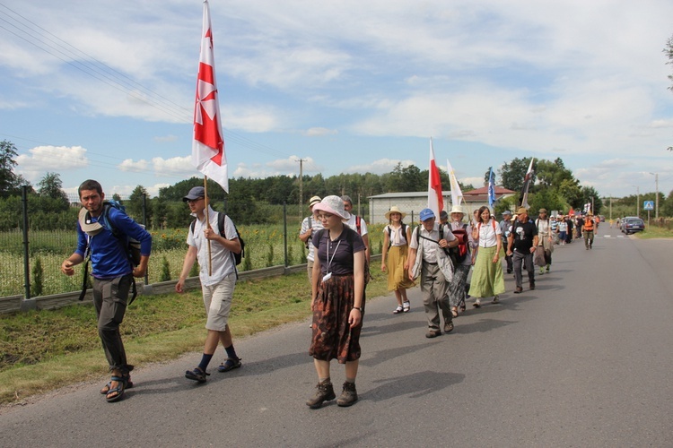 "Siedemnastki" w Lewiczynie. Pielgrzymkowy ślub