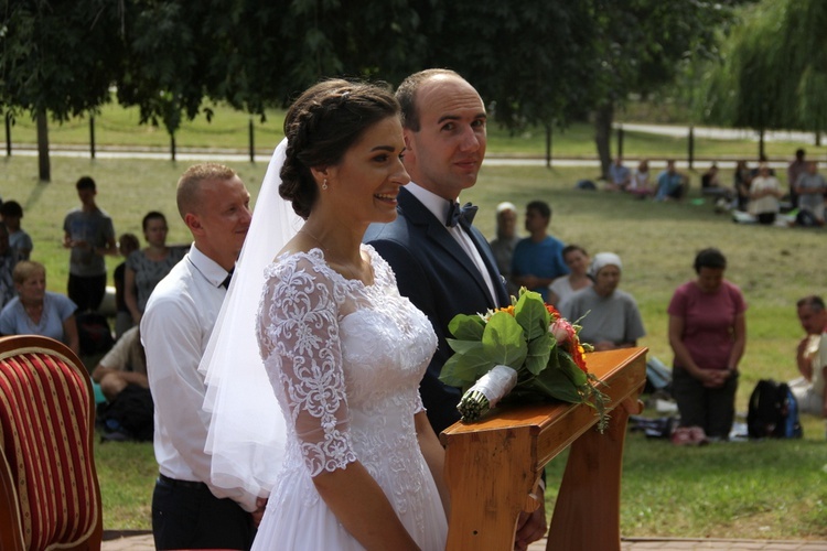 "Siedemnastki" w Lewiczynie. Pielgrzymkowy ślub