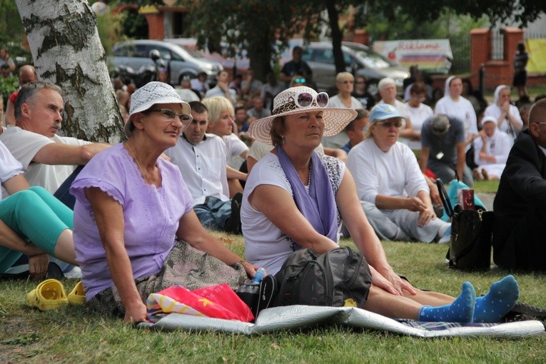 "Siedemnastki" w Lewiczynie. Pielgrzymkowy ślub