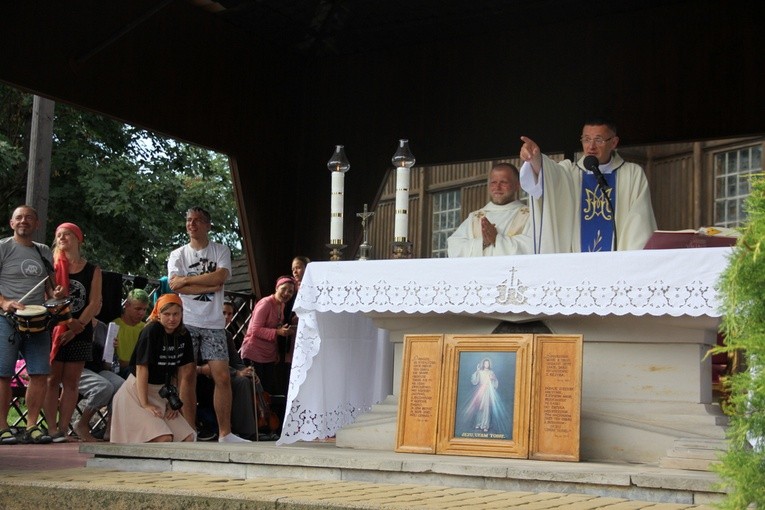 "Siedemnastki" w Lewiczynie. Pielgrzymkowy ślub