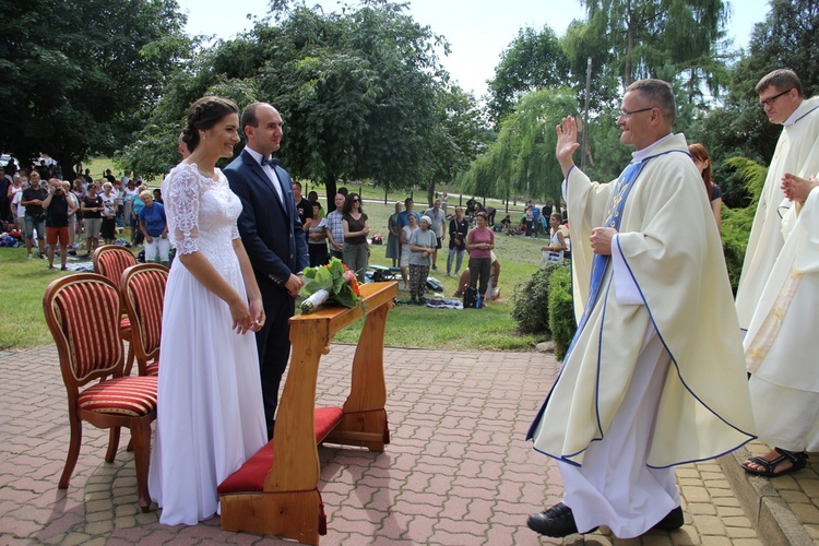 "Siedemnastki" w Lewiczynie. Pielgrzymkowy ślub