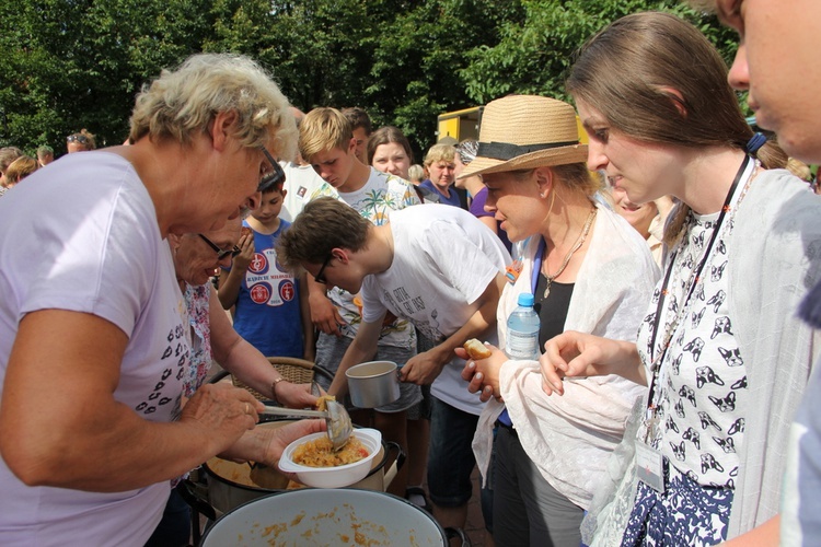 "Siedemnastki" w Lewiczynie. Pielgrzymkowy ślub