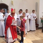 Na zakończenie Eucharystii oazowicze dziękowali bp. Henrykowi za obecność i modlitwę.