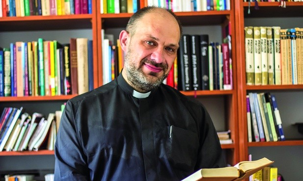Ks. Jan Bocian zachęca do udziału w biblijno-filozoficznych kursach. – To otwiera oczy – mówi werbista.