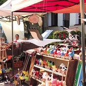 ▲	Robione ręcznie zabawki z drewna to małe dzieła sztuki. 