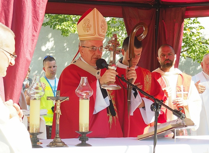 Pielgrzymi na św. Krzyżu