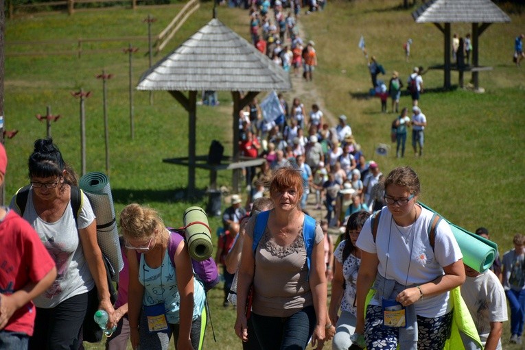 W trasę szóstego dnia pielgrzymki pątnicy wyruszyli bardzo wcześnie