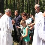 Msza św. w lesie za Dąbrową i dalsza droga