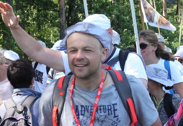 Msza św. w lesie za Dąbrową i dalsza droga