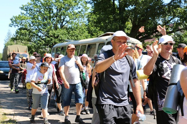 Kolumna radomska trzeci dzień w drodze