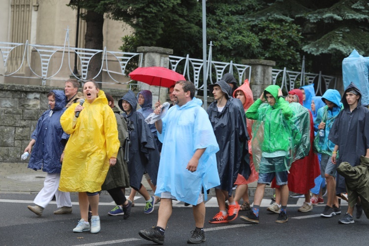 26. pielgrzymka z Hałcnowa na Jasną Górę - w Wilamowicach - 2017