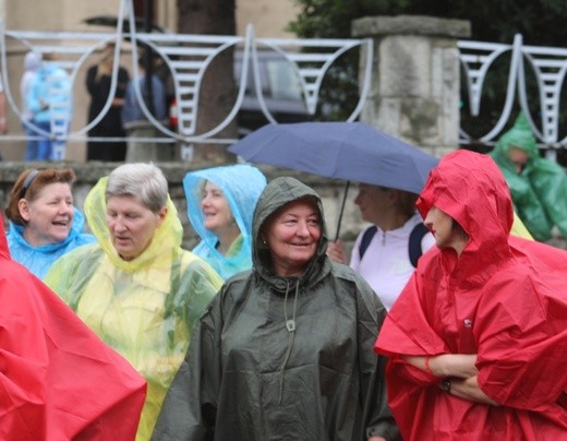 26. pielgrzymka z Hałcnowa na Jasną Górę - w Wilamowicach - 2017