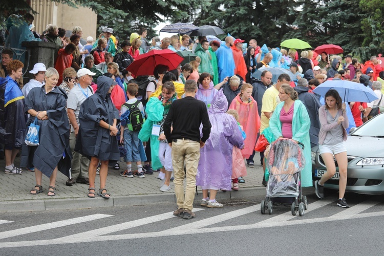 26. pielgrzymka z Hałcnowa na Jasną Górę - w Wilamowicach - 2017