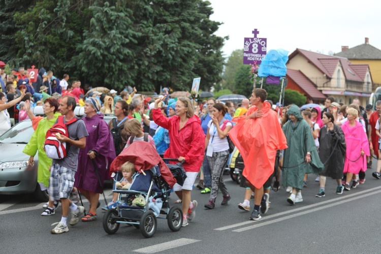 26. pielgrzymka z Hałcnowa na Jasną Górę - w Wilamowicach - 2017