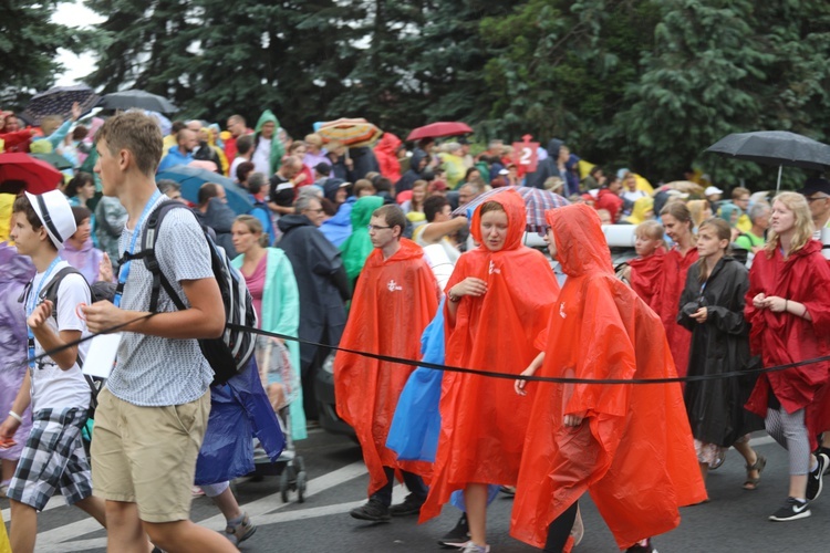 26. pielgrzymka z Hałcnowa na Jasną Górę - w Wilamowicach - 2017