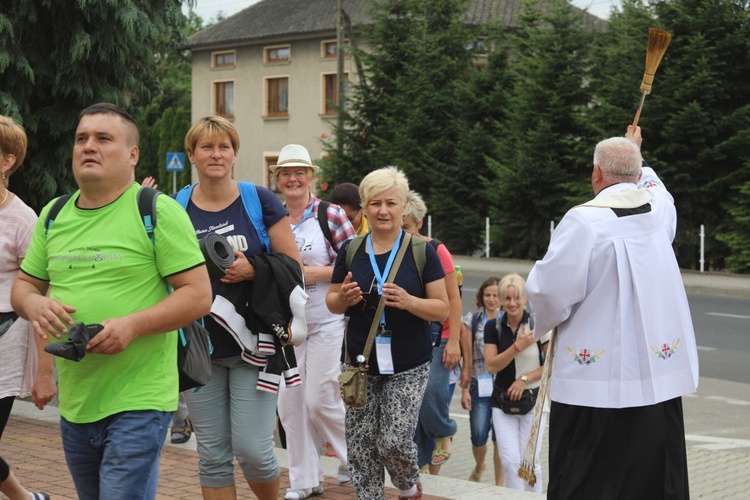 26. pielgrzymka z Hałcnowa na Jasną Górę - w Wilamowicach - 2017