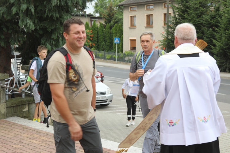 26. pielgrzymka z Hałcnowa na Jasną Górę - w Wilamowicach - 2017