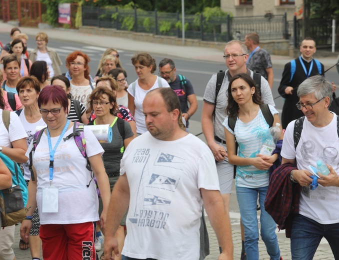 26. pielgrzymka z Hałcnowa na Jasną Górę - w Wilamowicach - 2017