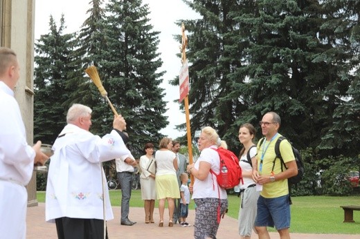 26. pielgrzymka z Hałcnowa na Jasną Górę - w Wilamowicach - 2017